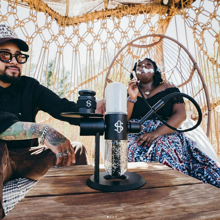 Stundenglass kompact gravity infuser in use